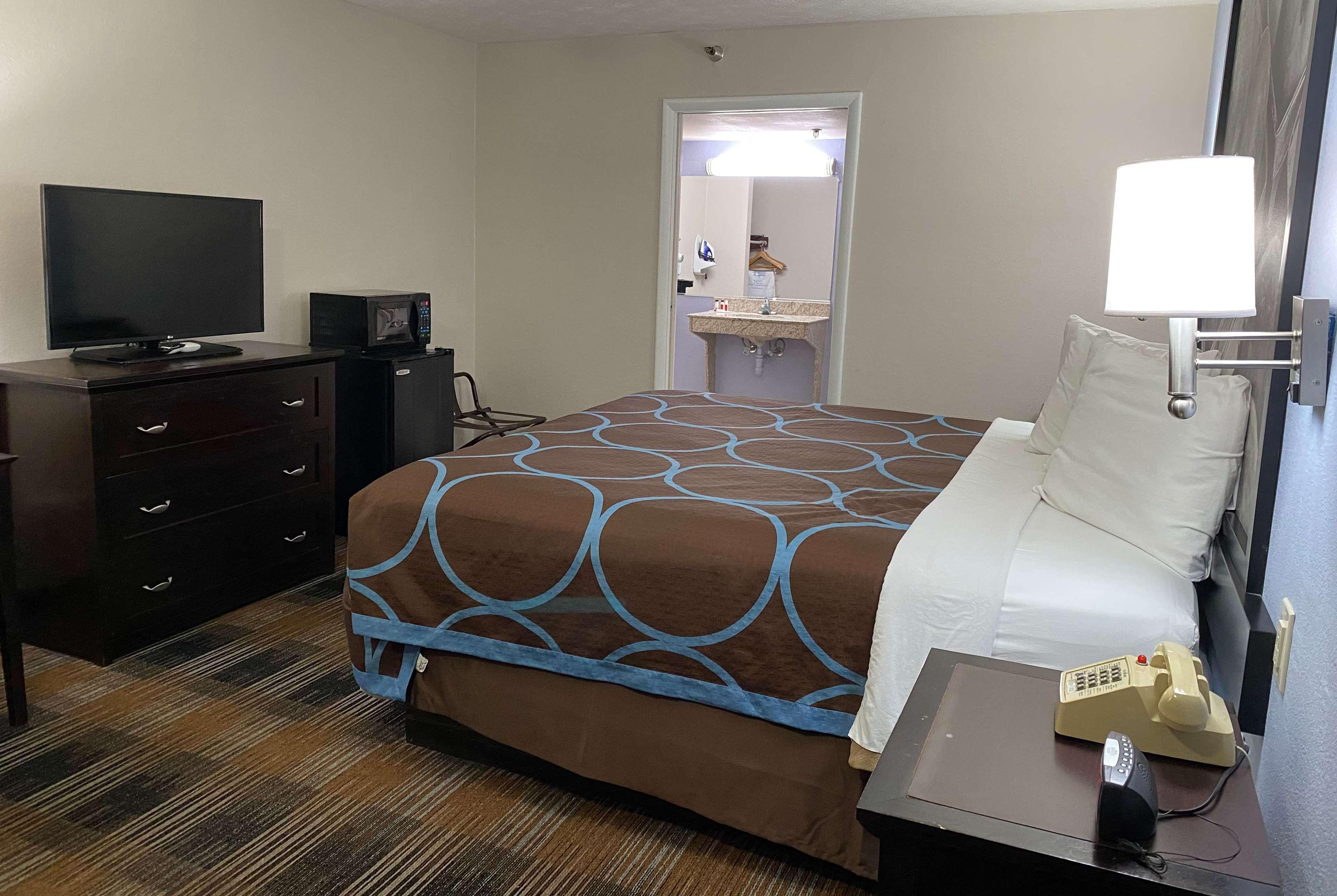 Super 8 By Wyndham Covington Otel Dış mekan fotoğraf